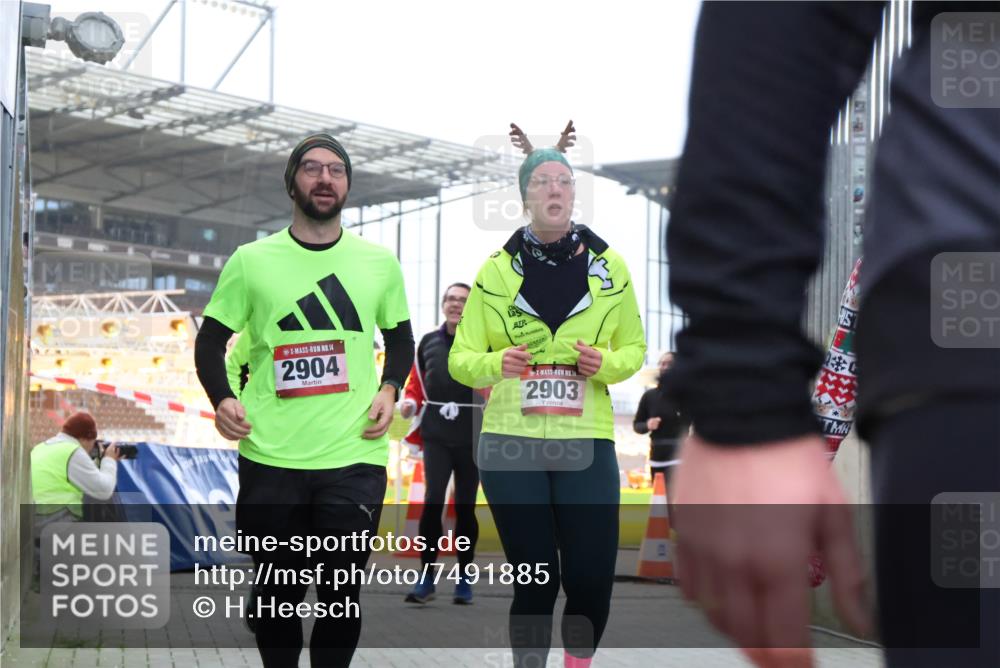 08.12.2024 - St. Pauli X-Mass-Run No. 14 H.Heesch http://msf.ph/oto/7491885 08.12.2024 10:05:40 Ziel 24, 273, 312, 1959, 2031, 2165, 2889, 2890, 3077, 3310, 3311, 3312, 3313, 3314, 3315, 3316, 3317, 3318, 620, 949, 2031, 2889, 2890, 2903, 2904 meine-sportfotos.de
