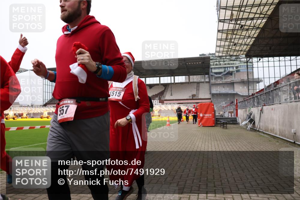 08.12.2024 - St. Pauli X-Mass-Run No. 14 Yannick Fuchs http://msf.ph/oto/7491929 08.12.2024 10:43:23 Ziel 307, 491, 557, 695, 957, 1038, 1091, 1155, 1515, 1519, 1698, 3232, 3236 meine-sportfotos.de