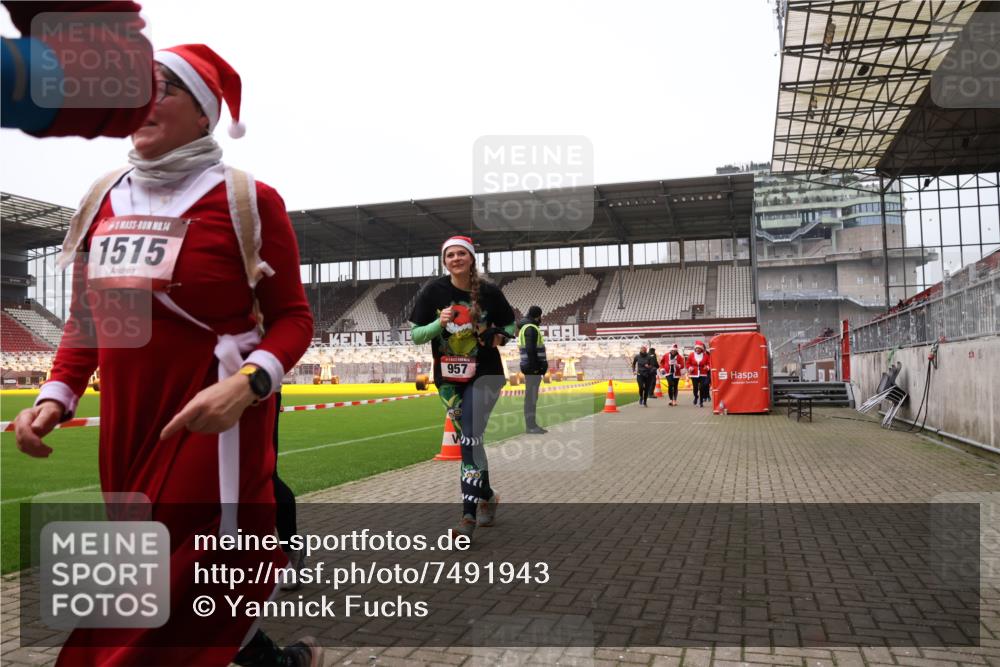 08.12.2024 - St. Pauli X-Mass-Run No. 14 Yannick Fuchs http://msf.ph/oto/7491943 08.12.2024 10:43:24 Ziel 307, 491, 557, 680, 695, 957, 1038, 1091, 1155, 1515, 1519, 1698, 3232, 3236 meine-sportfotos.de