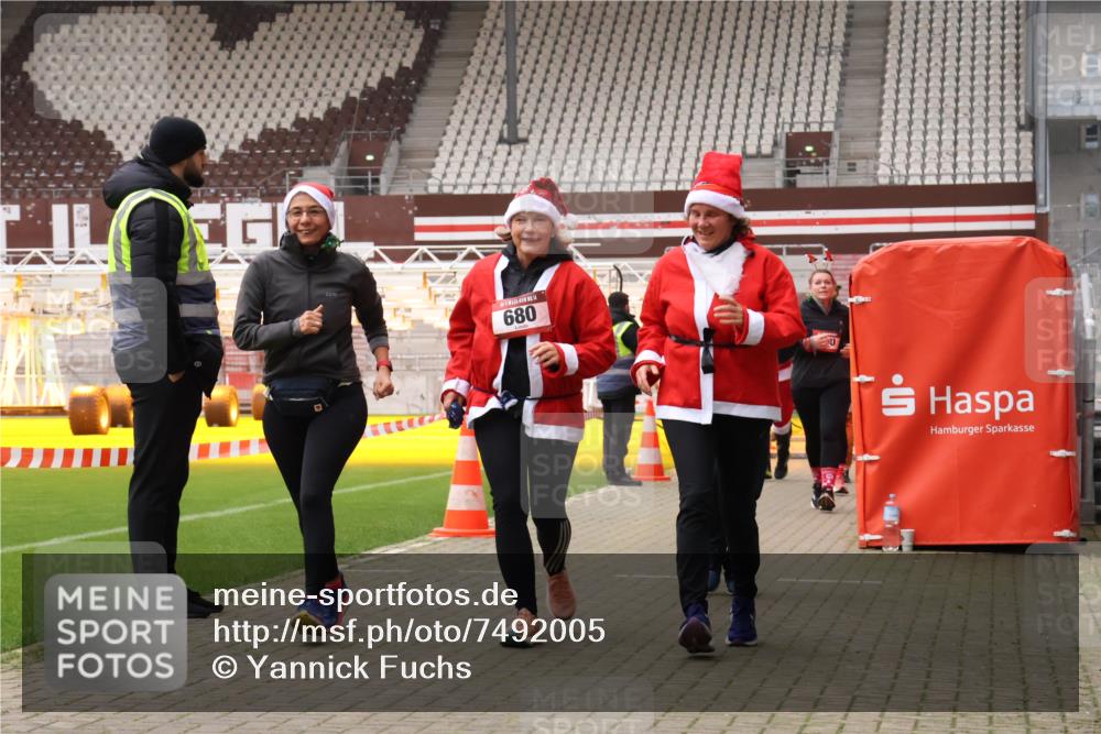 08.12.2024 - St. Pauli X-Mass-Run No. 14 Yannick Fuchs http://msf.ph/oto/7492005 08.12.2024 10:43:28 Ziel 307, 491, 557, 680, 695, 823, 957, 1038, 1091, 1155, 1515, 1519, 1698, 2190, 3232, 3236 meine-sportfotos.de