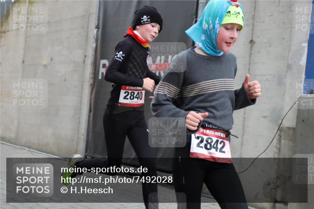 08.12.2024 - St. Pauli X-Mass-Run No. 14 H.Heesch http://msf.ph/oto/7492028 08.12.2024 09:57:57 Ziel 2840, 2842, 3258, 391, 2840, 2842 meine-sportfotos.de