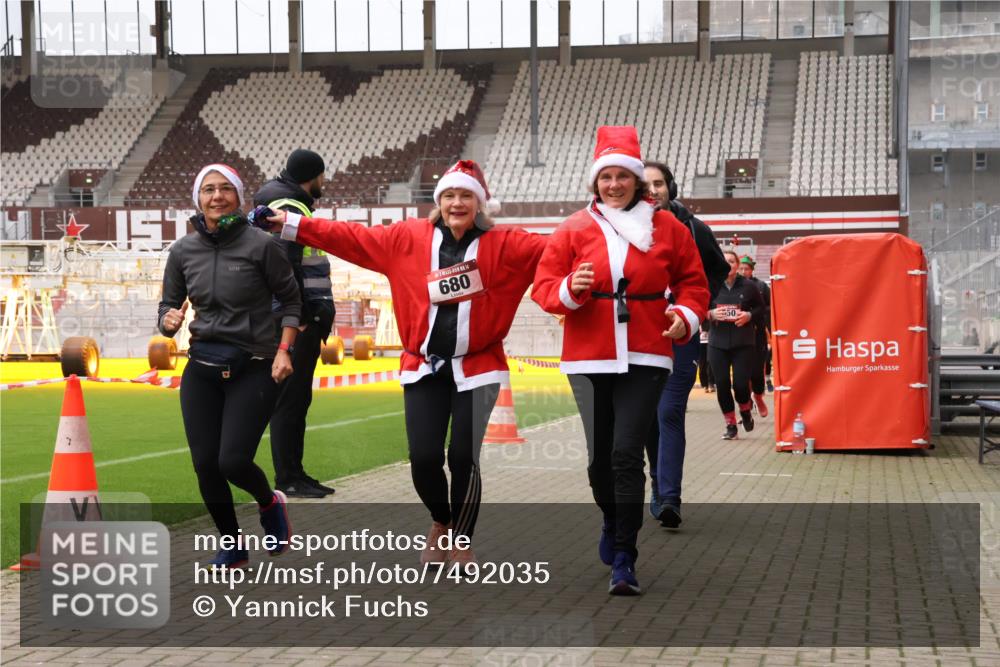 08.12.2024 - St. Pauli X-Mass-Run No. 14 Yannick Fuchs http://msf.ph/oto/7492035 08.12.2024 10:43:30 Ziel 307, 491, 557, 680, 695, 823, 957, 1038, 1091, 1515, 1519, 1698, 2190, 3232, 3236 meine-sportfotos.de