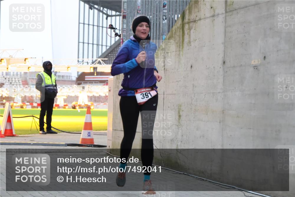 08.12.2024 - St. Pauli X-Mass-Run No. 14 H.Heesch http://msf.ph/oto/7492041 08.12.2024 09:57:59 Ziel 391, 2840, 2842, 3258, 391 meine-sportfotos.de