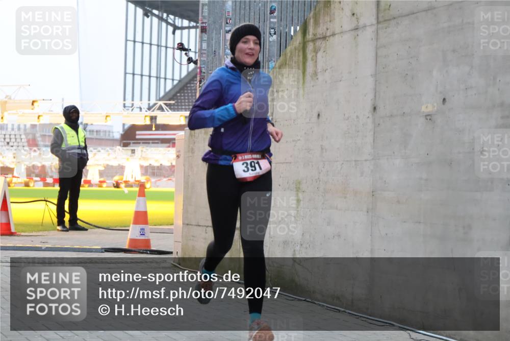08.12.2024 - St. Pauli X-Mass-Run No. 14 H.Heesch http://msf.ph/oto/7492047 08.12.2024 09:57:59 Ziel 391, 2840, 2842, 3258, 391 meine-sportfotos.de