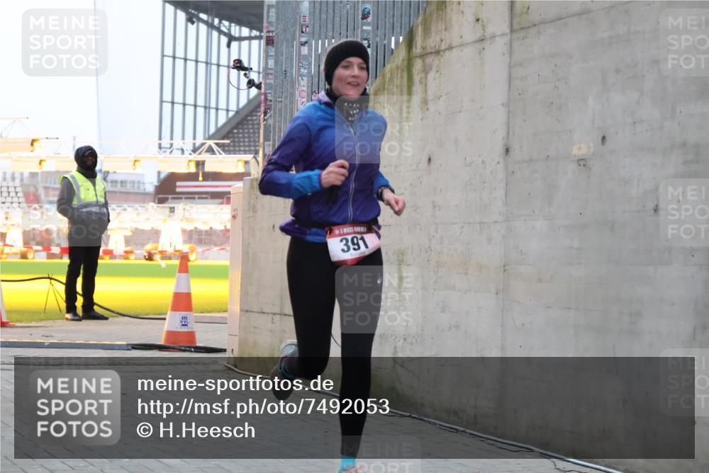 08.12.2024 - St. Pauli X-Mass-Run No. 14 H.Heesch http://msf.ph/oto/7492053 08.12.2024 09:57:59 Ziel 391, 2840, 2842, 3258, 391 meine-sportfotos.de