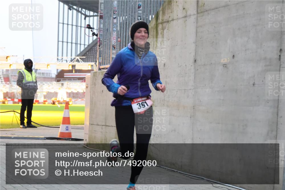 08.12.2024 - St. Pauli X-Mass-Run No. 14 H.Heesch http://msf.ph/oto/7492060 08.12.2024 09:57:59 Ziel 391, 2840, 2842, 3258, 391 meine-sportfotos.de