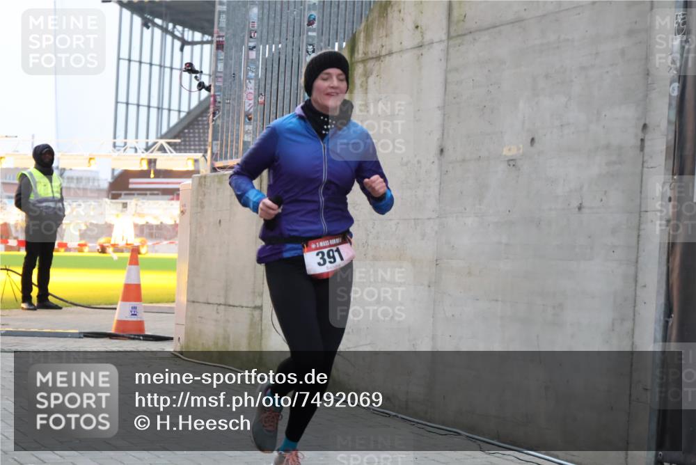 08.12.2024 - St. Pauli X-Mass-Run No. 14 H.Heesch http://msf.ph/oto/7492069 08.12.2024 09:57:59 Ziel 391, 2840, 2842, 3258, 391 meine-sportfotos.de
