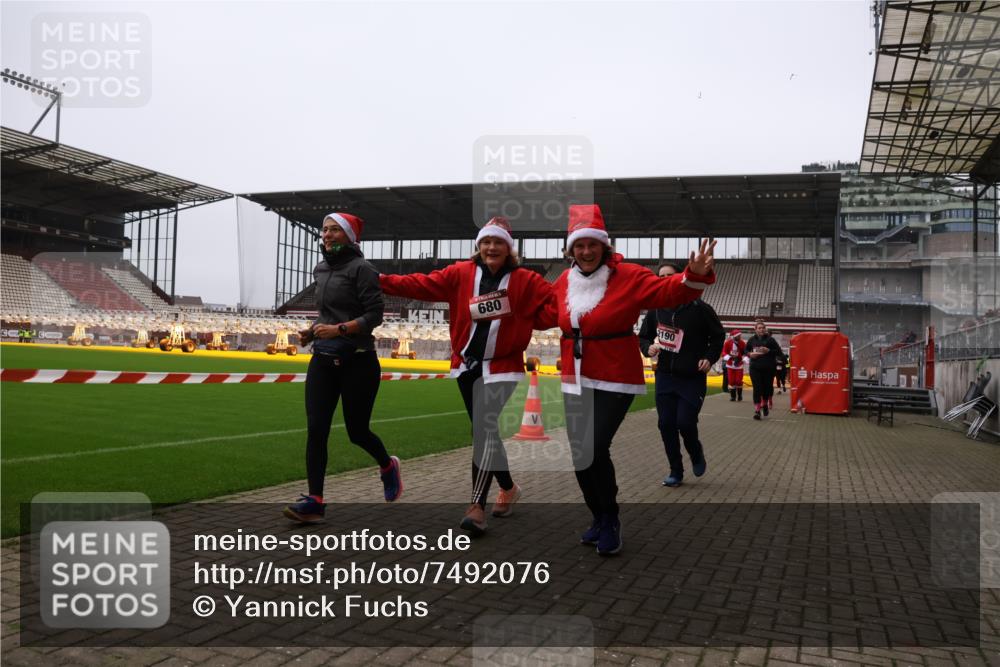 08.12.2024 - St. Pauli X-Mass-Run No. 14 Yannick Fuchs http://msf.ph/oto/7492076 08.12.2024 10:43:32 Ziel 307, 491, 557, 680, 695, 823, 957, 1091, 1515, 1519, 1649, 1698, 2190, 3232, 3236 meine-sportfotos.de
