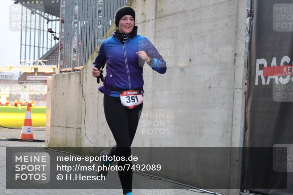 08.12.2024 - St. Pauli X-Mass-Run No. 14 H.Heesch http://msf.ph/oto/7492089 08.12.2024 09:58:00 Ziel 391, 2840, 2842, 3258, 391 meine-sportfotos.de