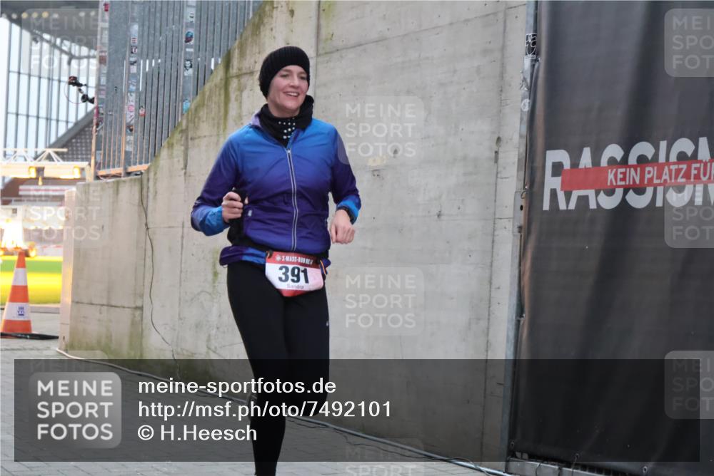 08.12.2024 - St. Pauli X-Mass-Run No. 14 H.Heesch http://msf.ph/oto/7492101 08.12.2024 09:58:00 Ziel 391, 2840, 2842, 3258, 391 meine-sportfotos.de