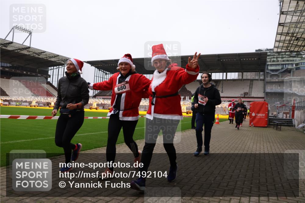 08.12.2024 - St. Pauli X-Mass-Run No. 14 Yannick Fuchs http://msf.ph/oto/7492104 08.12.2024 10:43:32 Ziel 307, 491, 557, 680, 695, 823, 957, 1091, 1515, 1519, 1649, 1698, 2190, 3232, 3236 meine-sportfotos.de