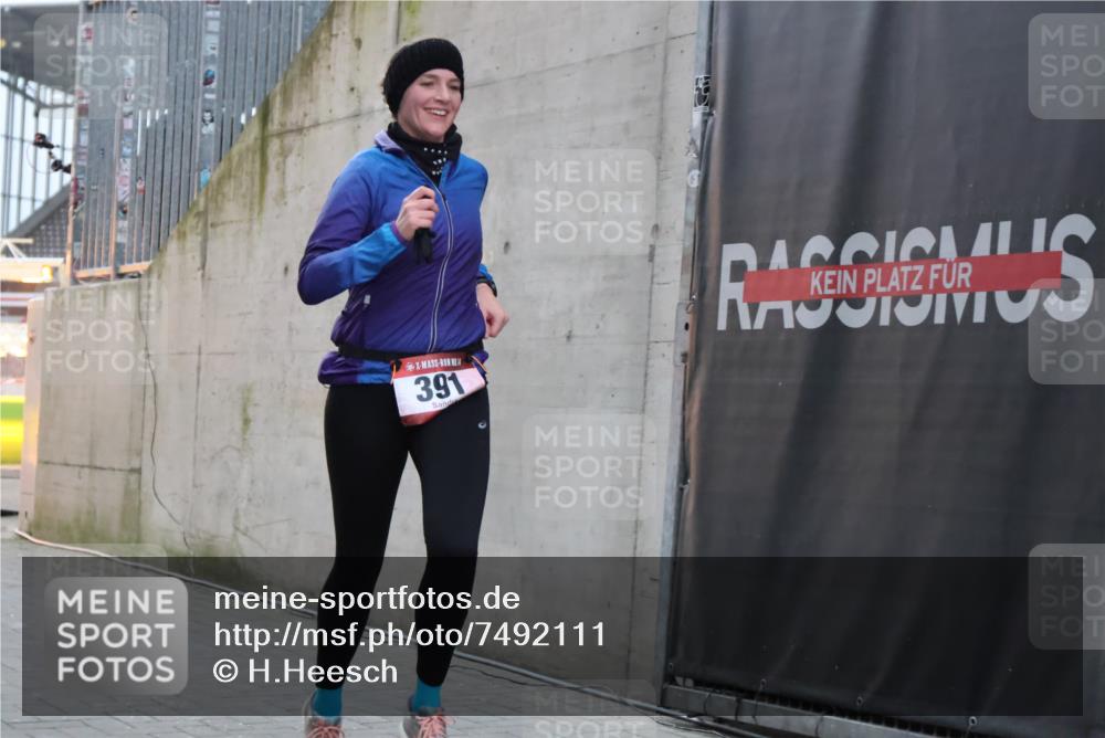 08.12.2024 - St. Pauli X-Mass-Run No. 14 H.Heesch http://msf.ph/oto/7492111 08.12.2024 09:58:00 Ziel 391, 2840, 2842, 3258, 391 meine-sportfotos.de