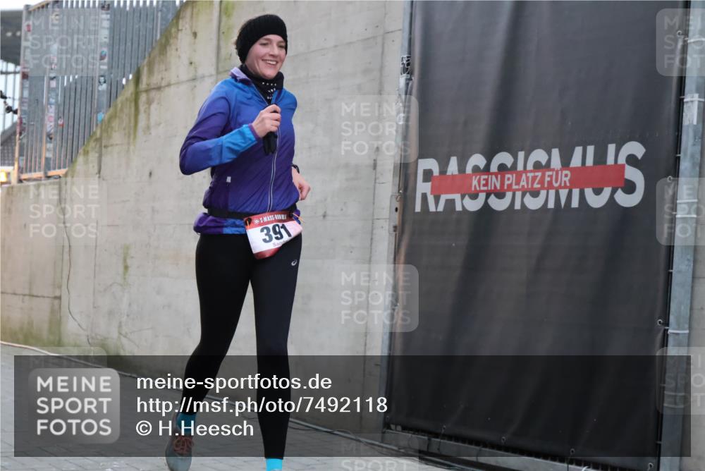 08.12.2024 - St. Pauli X-Mass-Run No. 14 H.Heesch http://msf.ph/oto/7492118 08.12.2024 09:58:00 Ziel 391, 2840, 2842, 3258, 391 meine-sportfotos.de