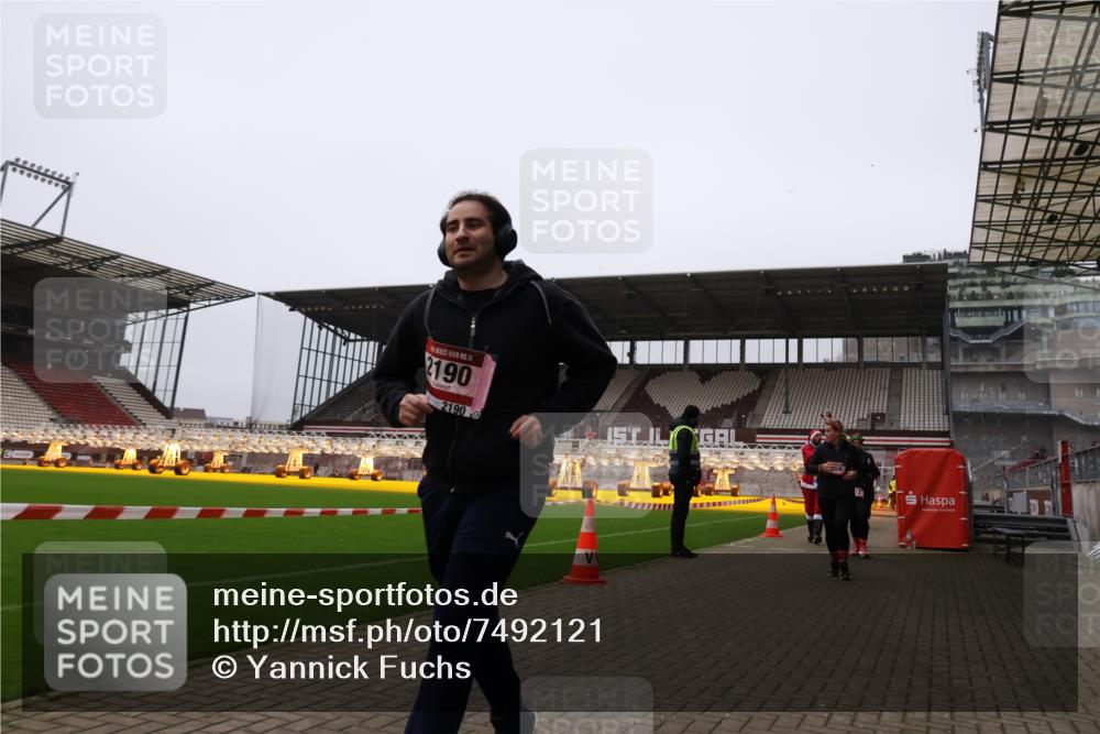 08.12.2024 - St. Pauli X-Mass-Run No. 14 Yannick Fuchs http://msf.ph/oto/7492121 08.12.2024 10:43:34 Ziel 307, 491, 557, 680, 695, 816, 823, 957, 1091, 1515, 1519, 1649, 1698, 2190, 3232, 3236 meine-sportfotos.de