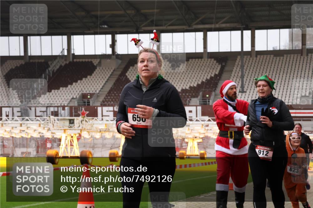 08.12.2024 - St. Pauli X-Mass-Run No. 14 Yannick Fuchs http://msf.ph/oto/7492126 08.12.2024 10:43:36 Ziel 307, 491, 557, 680, 695, 816, 823, 957, 1091, 1515, 1519, 1649, 1698, 2190 meine-sportfotos.de