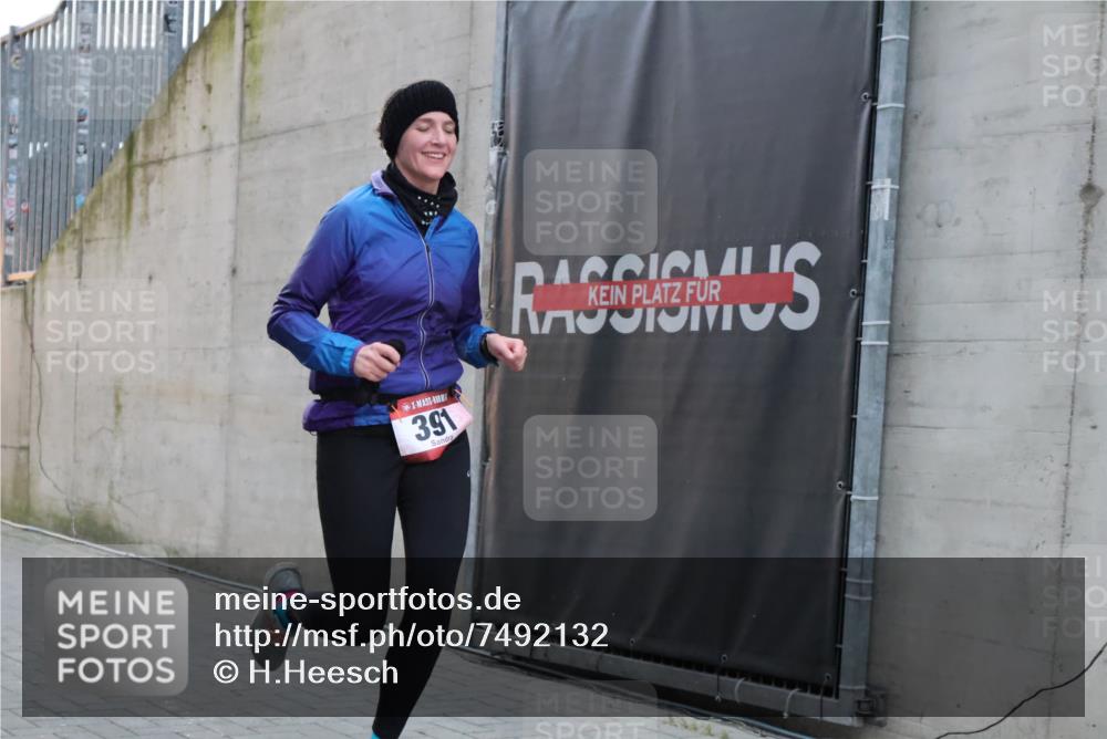 08.12.2024 - St. Pauli X-Mass-Run No. 14 H.Heesch http://msf.ph/oto/7492132 08.12.2024 09:58:00 Ziel 391, 2840, 2842, 3258, 391 meine-sportfotos.de