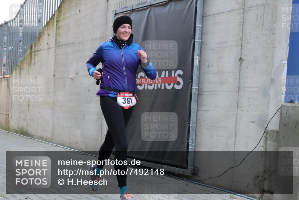08.12.2024 - St. Pauli X-Mass-Run No. 14 H.Heesch http://msf.ph/oto/7492148 08.12.2024 09:58:00 Ziel 391, 2840, 2842, 3258, 391 meine-sportfotos.de