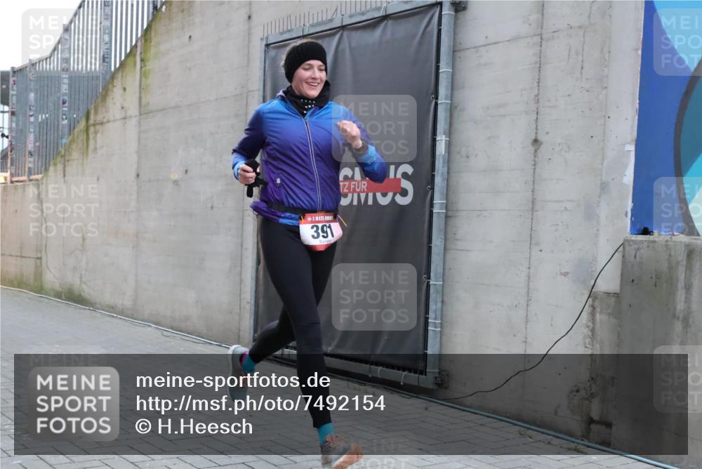 08.12.2024 - St. Pauli X-Mass-Run No. 14 H.Heesch http://msf.ph/oto/7492154 08.12.2024 09:58:00 Ziel 391, 2840, 2842, 3258, 391 meine-sportfotos.de