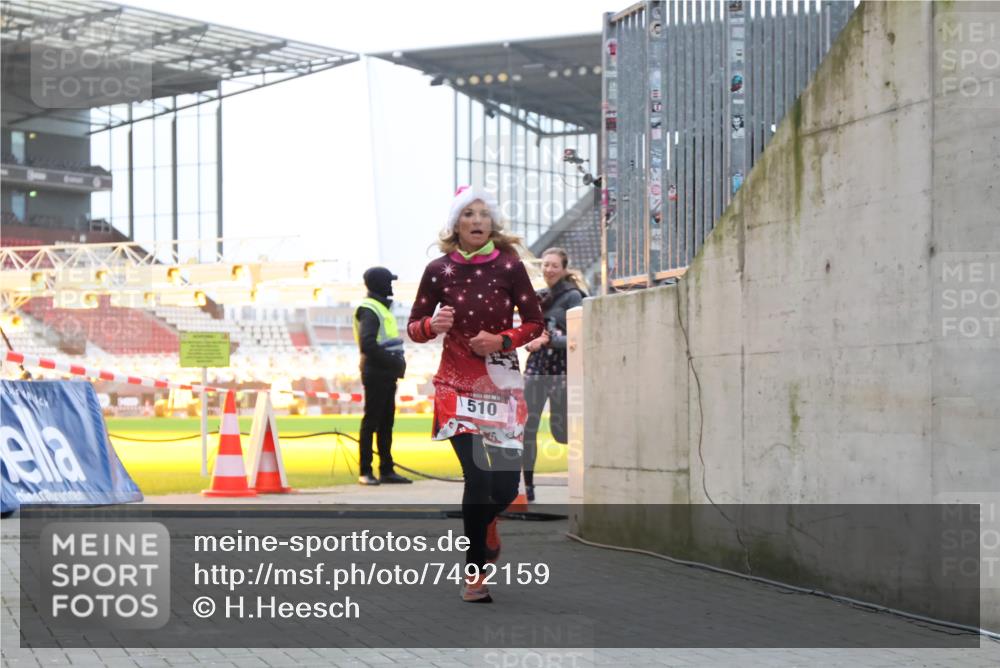 08.12.2024 - St. Pauli X-Mass-Run No. 14 H.Heesch http://msf.ph/oto/7492159 08.12.2024 09:58:13 Ziel 391, 510, 1532, 1789, 3092, 3171 meine-sportfotos.de