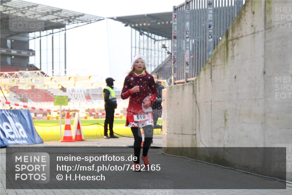 08.12.2024 - St. Pauli X-Mass-Run No. 14 H.Heesch http://msf.ph/oto/7492165 08.12.2024 09:58:13 Ziel 391, 510, 1532, 1789, 3092, 3171 meine-sportfotos.de