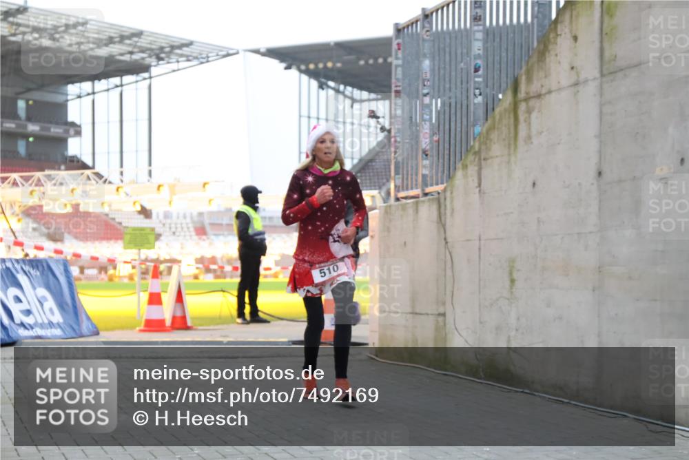 08.12.2024 - St. Pauli X-Mass-Run No. 14 H.Heesch http://msf.ph/oto/7492169 08.12.2024 09:58:13 Ziel 391, 510, 1532, 1789, 3092, 3171 meine-sportfotos.de
