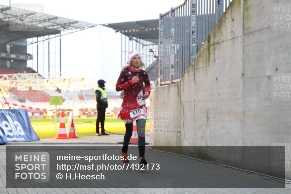 08.12.2024 - St. Pauli X-Mass-Run No. 14 H.Heesch http://msf.ph/oto/7492173 08.12.2024 09:58:13 Ziel 391, 510, 1532, 1789, 3092, 3171 meine-sportfotos.de