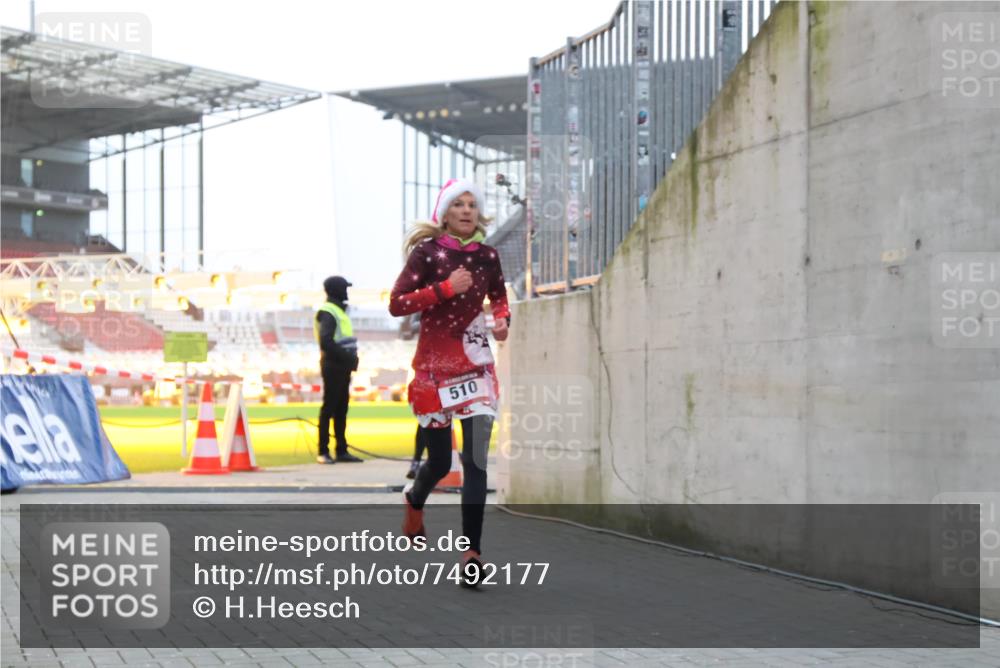 08.12.2024 - St. Pauli X-Mass-Run No. 14 H.Heesch http://msf.ph/oto/7492177 08.12.2024 09:58:13 Ziel 391, 510, 1532, 1789, 3092, 3171 meine-sportfotos.de