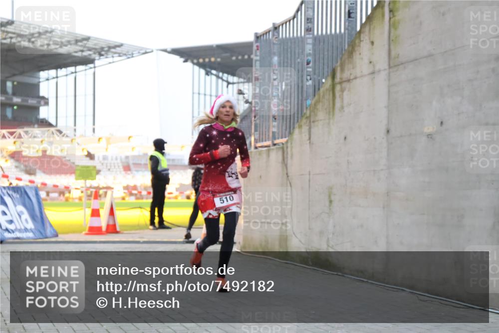 08.12.2024 - St. Pauli X-Mass-Run No. 14 H.Heesch http://msf.ph/oto/7492182 08.12.2024 09:58:13 Ziel 391, 510, 1532, 1789, 3092, 3171 meine-sportfotos.de