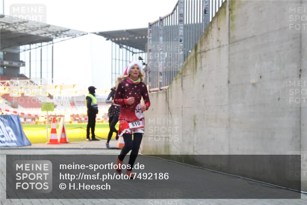 08.12.2024 - St. Pauli X-Mass-Run No. 14 H.Heesch http://msf.ph/oto/7492186 08.12.2024 09:58:13 Ziel 391, 510, 1532, 1789, 3092, 3171 meine-sportfotos.de