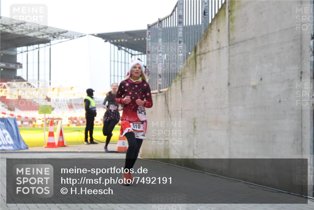 08.12.2024 - St. Pauli X-Mass-Run No. 14 H.Heesch http://msf.ph/oto/7492191 08.12.2024 09:58:13 Ziel 391, 510, 1532, 1789, 3092, 3171 meine-sportfotos.de