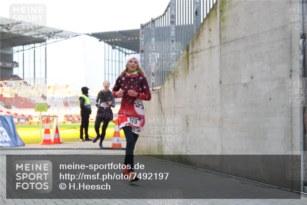 08.12.2024 - St. Pauli X-Mass-Run No. 14 H.Heesch http://msf.ph/oto/7492197 08.12.2024 09:58:13 Ziel 391, 510, 1532, 1789, 3092, 3171 meine-sportfotos.de