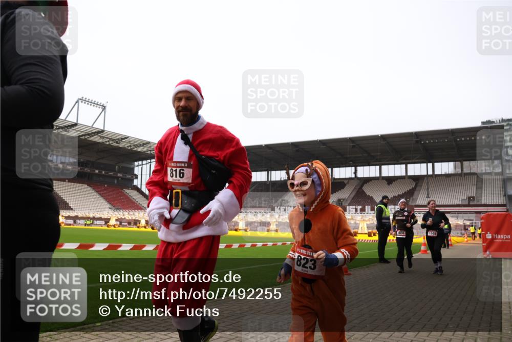 08.12.2024 - St. Pauli X-Mass-Run No. 14 Yannick Fuchs http://msf.ph/oto/7492255 08.12.2024 10:43:40 Ziel 491, 650, 680, 695, 816, 823, 912, 957, 1091, 1649, 1698, 1836, 2190 meine-sportfotos.de