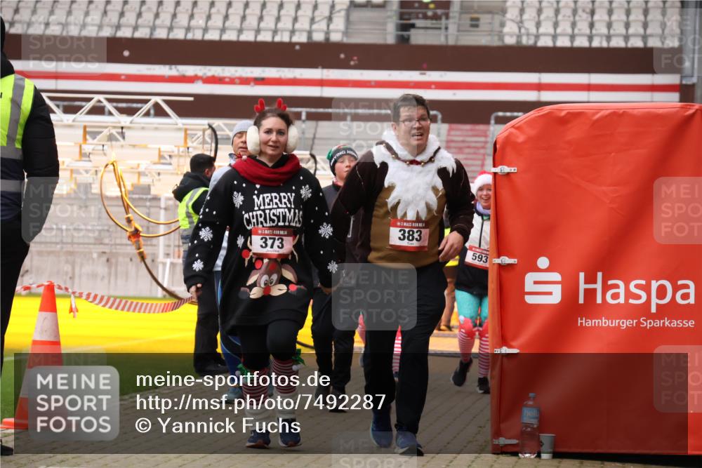 08.12.2024 - St. Pauli X-Mass-Run No. 14 Yannick Fuchs http://msf.ph/oto/7492287 08.12.2024 10:44:16 Ziel  meine-sportfotos.de