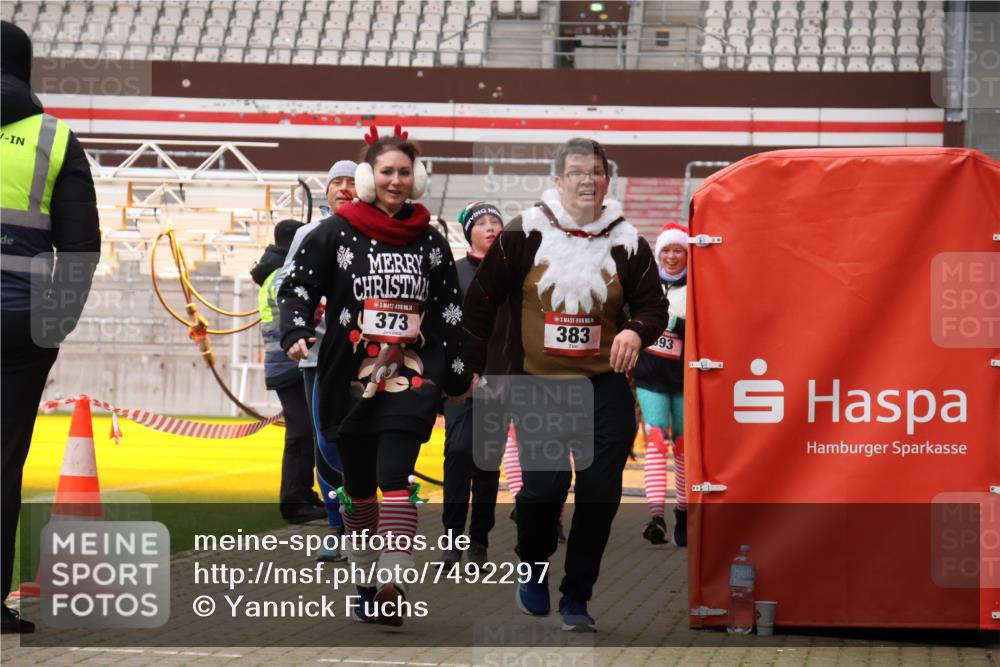 08.12.2024 - St. Pauli X-Mass-Run No. 14 Yannick Fuchs http://msf.ph/oto/7492297 08.12.2024 10:44:16 Ziel  meine-sportfotos.de
