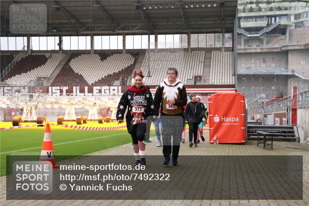 08.12.2024 - St. Pauli X-Mass-Run No. 14 Yannick Fuchs http://msf.ph/oto/7492322 08.12.2024 10:44:20 Ziel 373, 603, 1711, 1712 meine-sportfotos.de