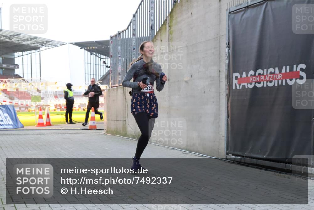 08.12.2024 - St. Pauli X-Mass-Run No. 14 H.Heesch http://msf.ph/oto/7492337 08.12.2024 09:58:16 Ziel 510, 1532, 510, 1532, 1789, 3092, 3171 meine-sportfotos.de