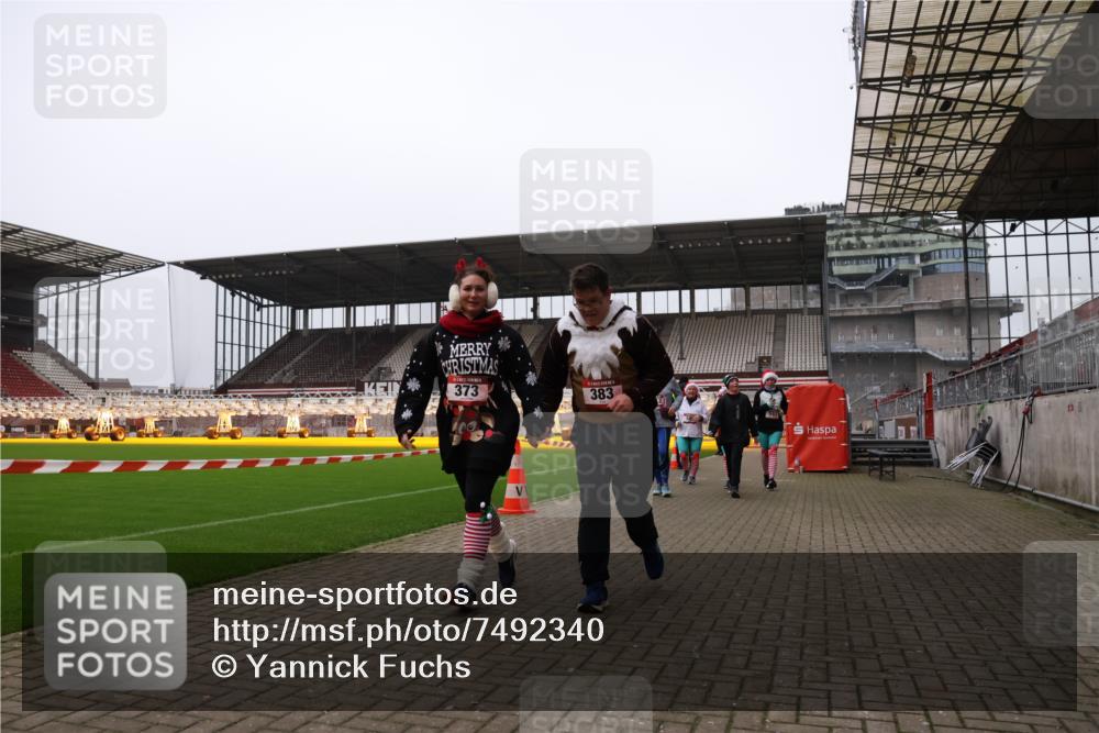 08.12.2024 - St. Pauli X-Mass-Run No. 14 Yannick Fuchs http://msf.ph/oto/7492340 08.12.2024 10:44:23 Ziel 373, 383, 585, 603, 1711, 1712 meine-sportfotos.de