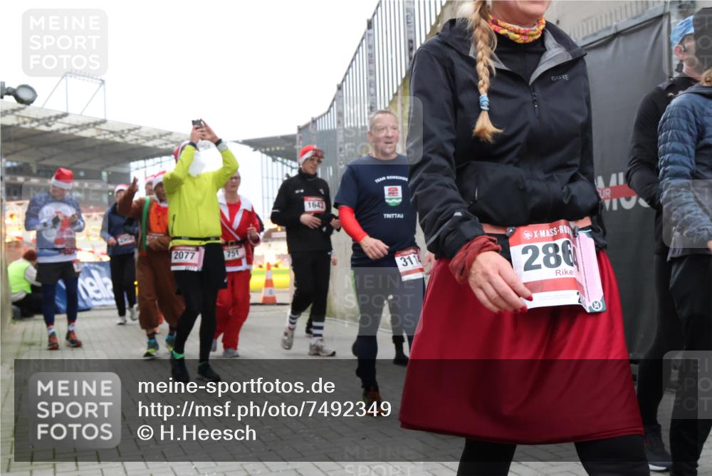 08.12.2024 - St. Pauli X-Mass-Run No. 14 H.Heesch http://msf.ph/oto/7492349 08.12.2024 10:06:03 Ziel 126, 1178, 1957, 2056, 2080, 2146, 2864, 2866, 3339, 751, 932, 1178, 1605, 1643, 1650, 2077, 2306, 2308, 2344, 2435, 2603, 2864, 2908, 3114, 3118, 3302 meine-sportfotos.de
