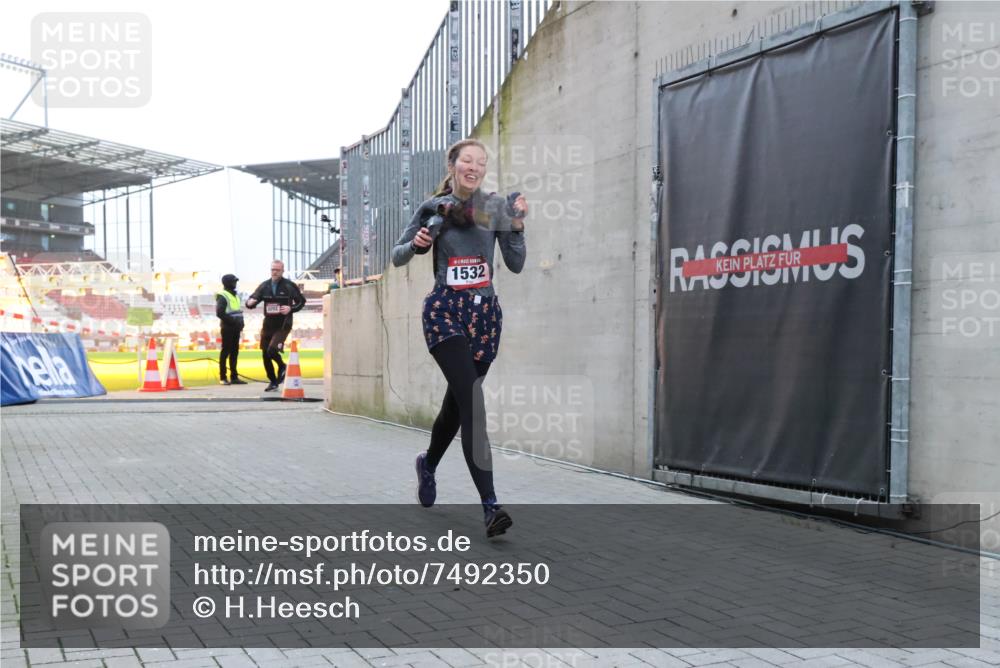 08.12.2024 - St. Pauli X-Mass-Run No. 14 H.Heesch http://msf.ph/oto/7492350 08.12.2024 09:58:16 Ziel 510, 1532, 510, 1532, 1789, 3092, 3171 meine-sportfotos.de