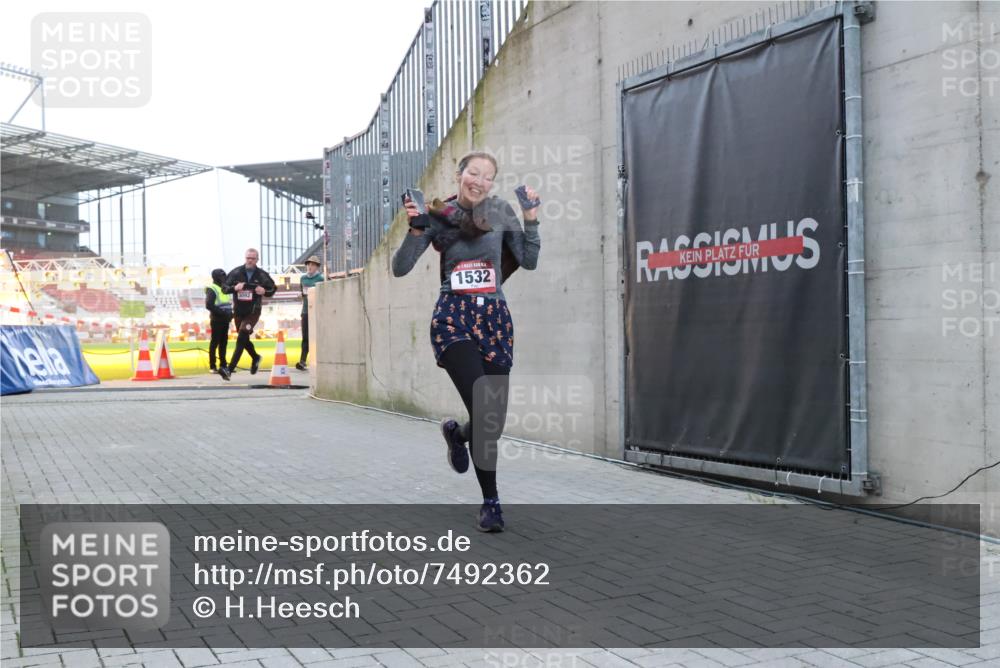 08.12.2024 - St. Pauli X-Mass-Run No. 14 H.Heesch http://msf.ph/oto/7492362 08.12.2024 09:58:17 Ziel 510, 1532, 1532, 1789, 2943, 2944, 3092, 3171 meine-sportfotos.de