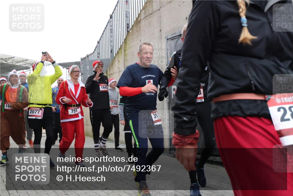 08.12.2024 - St. Pauli X-Mass-Run No. 14 H.Heesch http://msf.ph/oto/7492367 08.12.2024 10:06:03 Ziel 126, 1178, 1957, 2056, 2080, 2146, 2864, 2866, 3339, 751, 932, 1178, 1605, 1643, 1650, 2077, 2306, 2308, 2344, 2435, 2603, 2864, 2908, 3114, 3118, 3302 meine-sportfotos.de