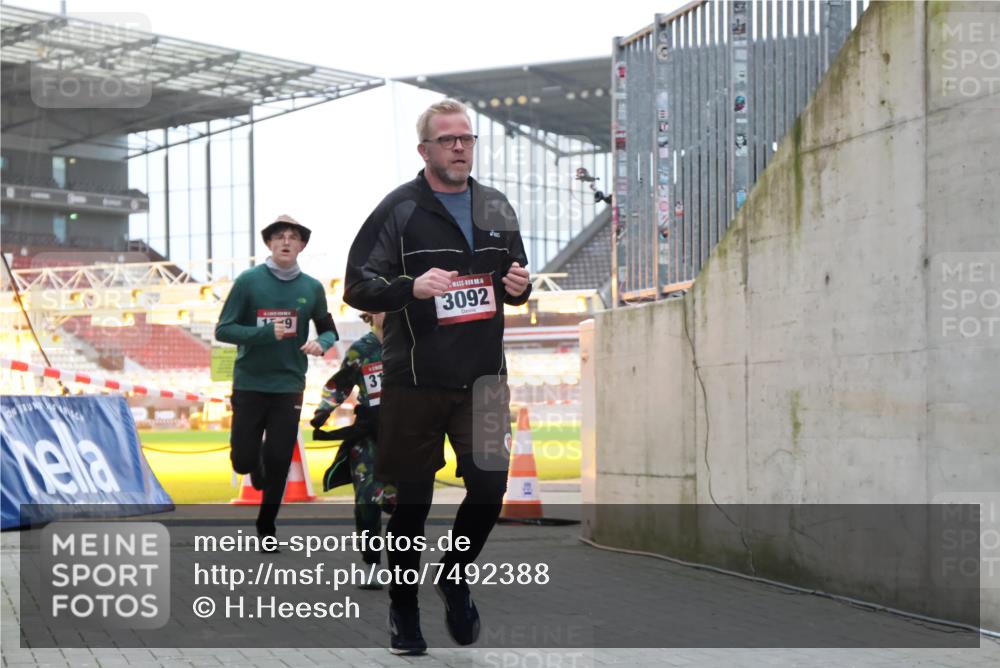 08.12.2024 - St. Pauli X-Mass-Run No. 14 H.Heesch http://msf.ph/oto/7492388 08.12.2024 09:58:19 Ziel 510, 1532, 3092, 1789, 2934, 2943, 2944, 3092, 3171 meine-sportfotos.de