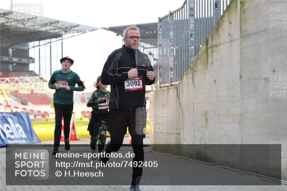 08.12.2024 - St. Pauli X-Mass-Run No. 14 H.Heesch http://msf.ph/oto/7492405 08.12.2024 09:58:19 Ziel 510, 1532, 3092, 1789, 2934, 2943, 2944, 3092, 3171 meine-sportfotos.de