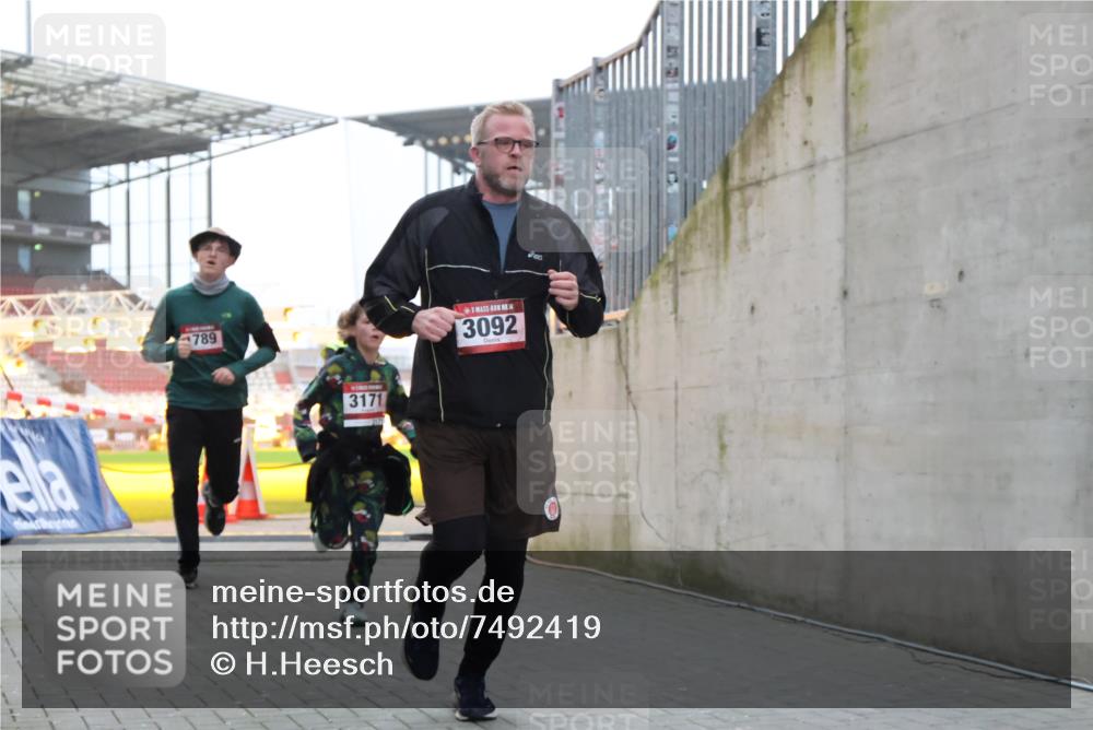 08.12.2024 - St. Pauli X-Mass-Run No. 14 H.Heesch http://msf.ph/oto/7492419 08.12.2024 09:58:19 Ziel 510, 1532, 3092, 1789, 2934, 2943, 2944, 3092, 3171 meine-sportfotos.de
