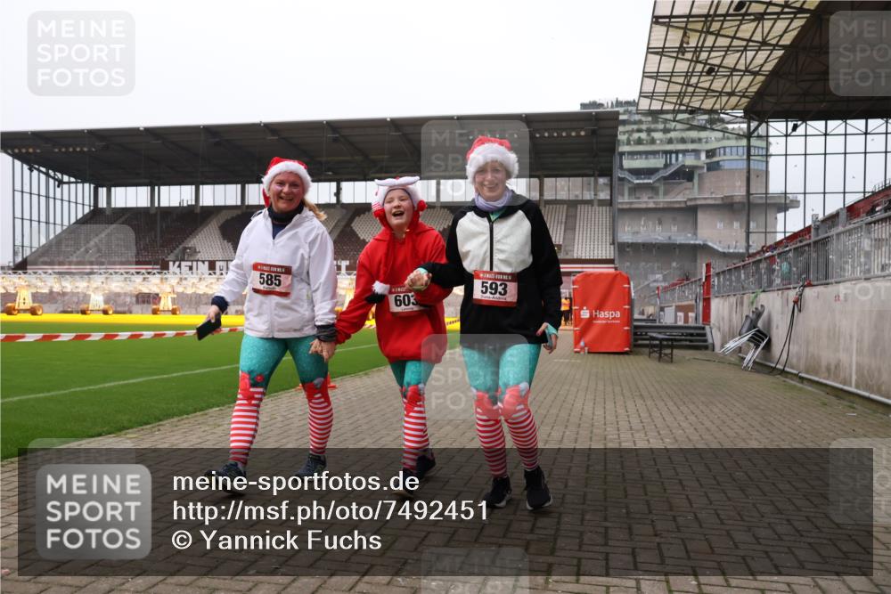 08.12.2024 - St. Pauli X-Mass-Run No. 14 Yannick Fuchs http://msf.ph/oto/7492451 08.12.2024 10:44:30 Ziel 373, 383, 585, 593, 603, 1711, 1712 meine-sportfotos.de