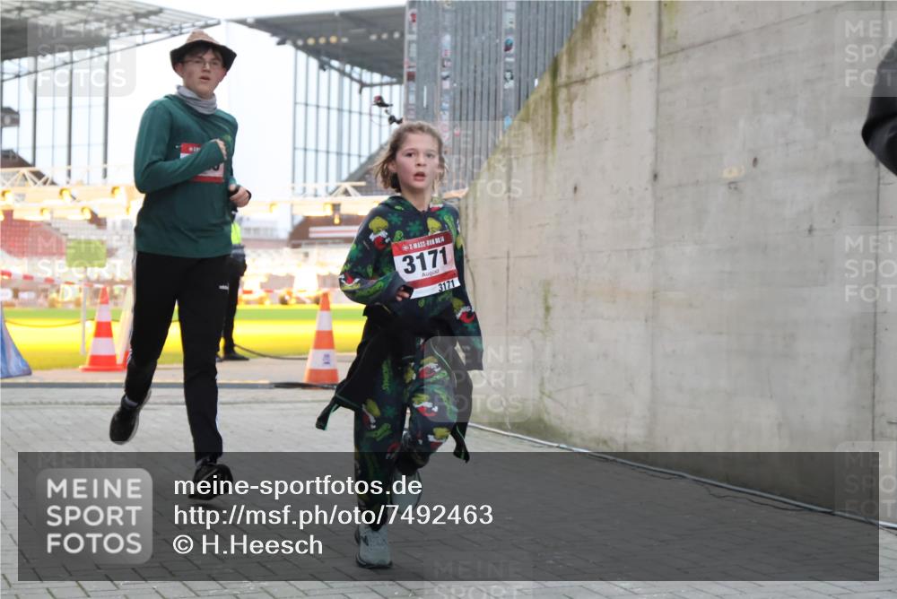 08.12.2024 - St. Pauli X-Mass-Run No. 14 H.Heesch http://msf.ph/oto/7492463 08.12.2024 09:58:20 Ziel 510, 1532, 1789, 3092, 3171, 1789, 2934, 2943, 2944, 3092, 3171 meine-sportfotos.de