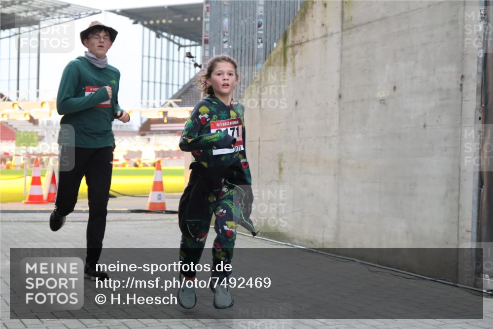 08.12.2024 - St. Pauli X-Mass-Run No. 14 H.Heesch http://msf.ph/oto/7492469 08.12.2024 09:58:20 Ziel 510, 1532, 1789, 3092, 3171, 1789, 2934, 2943, 2944, 3092, 3171 meine-sportfotos.de