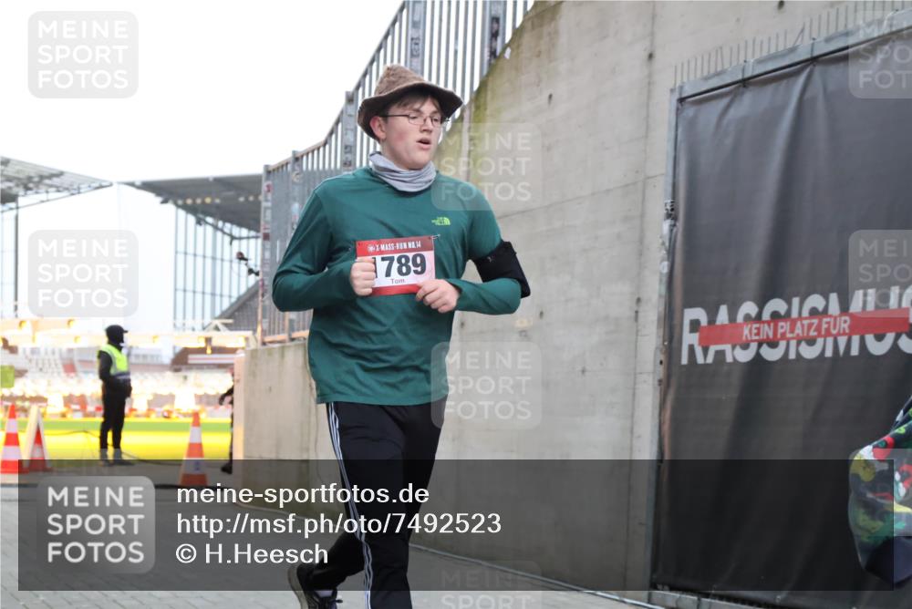 08.12.2024 - St. Pauli X-Mass-Run No. 14 H.Heesch http://msf.ph/oto/7492523 08.12.2024 09:58:21 Ziel 510, 1532, 1789, 3092, 3171, 1789, 2872, 2934, 2943, 2944, 3092, 3171 meine-sportfotos.de