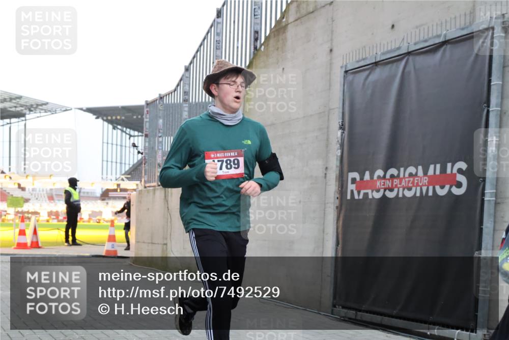 08.12.2024 - St. Pauli X-Mass-Run No. 14 H.Heesch http://msf.ph/oto/7492529 08.12.2024 09:58:21 Ziel 510, 1532, 1789, 3092, 3171, 1789, 2872, 2934, 2943, 2944, 3092, 3171 meine-sportfotos.de