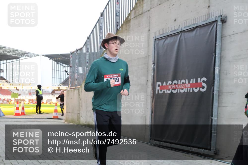 08.12.2024 - St. Pauli X-Mass-Run No. 14 H.Heesch http://msf.ph/oto/7492536 08.12.2024 09:58:21 Ziel 510, 1532, 1789, 3092, 3171, 1789, 2872, 2934, 2943, 2944, 3092, 3171 meine-sportfotos.de